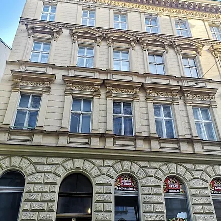 Appartement 2+1, 71m², 2 Apartment, For 6 People. Fully Furnished, Kitchen, Air Conditioning, Fireplace! 1, Center, 5min Walk To Wenceslas Square & Metro, Tram. Skolska Street, Nove Mesto Prague