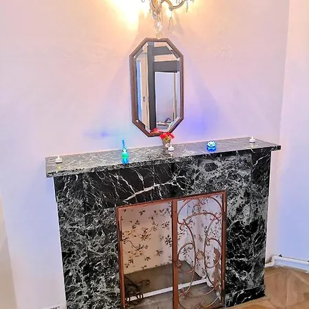 2+1, 71m², 2 Apartment, For 6 People. Fully Furnished, Kitchen, Air Conditioning, Fireplace! 1, Center, 5min Walk To Wenceslas Square & Metro, Tram. Skolska Street, Nove Mesto * Prague