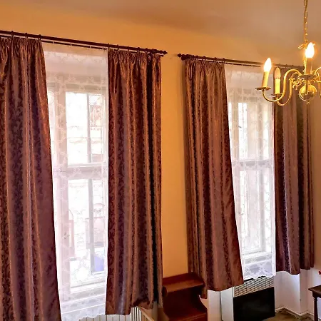2+1, 71m², 2 Apartment, For 6 People. Fully Furnished, Kitchen, Air Conditioning, Fireplace! 1, Center, 5min Walk To Wenceslas Square & Metro, Tram. Skolska Street, Nove Mesto Appartement